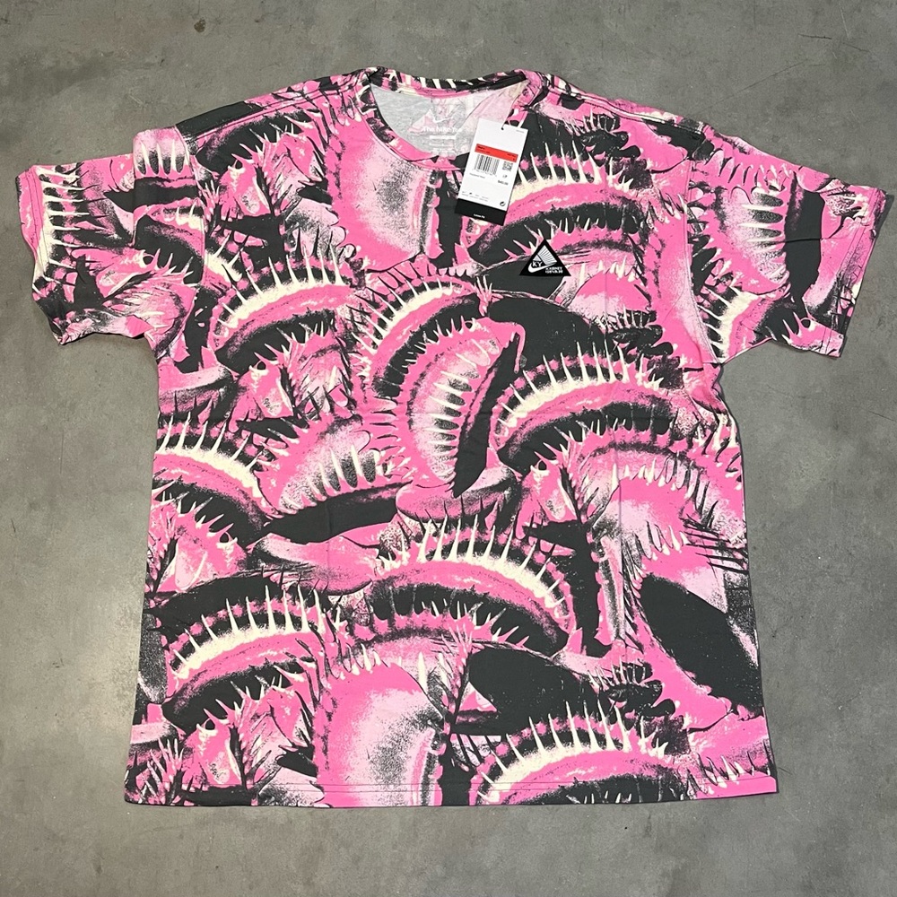 Men's Nike Kyrie Pink & Black Flytrap Print T-Shirt DZ2691-068 Size Large NWT